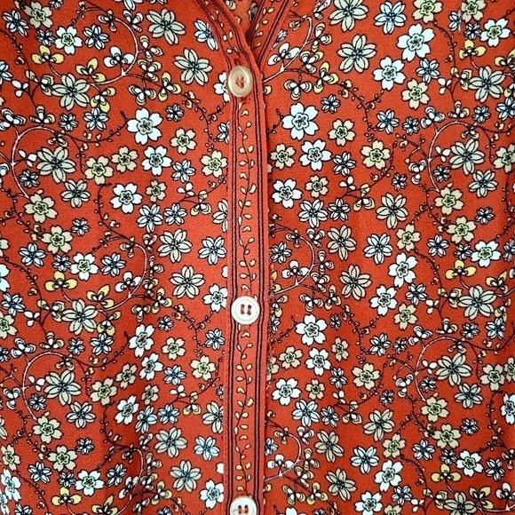 max Studio NWOT long ballon sleeve, oversize, button 3/4 front - Picture 4 of 4